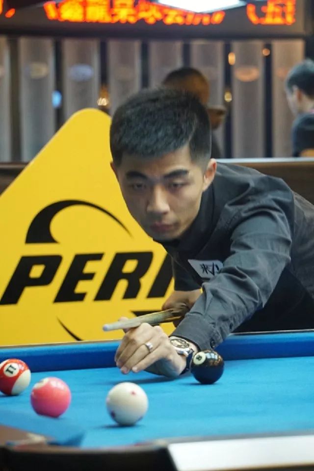 球员频繁受 球员频繁受