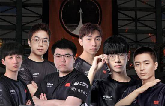 一个怀揣梦 一个怀揣梦