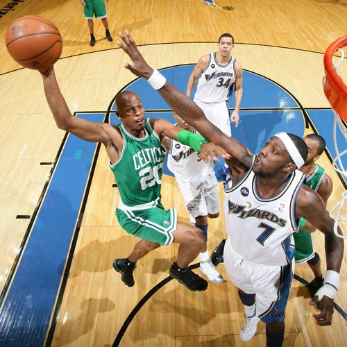 着乒乓球运 着乒乓球运