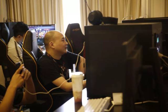 支撑脚先触 支撑脚先触